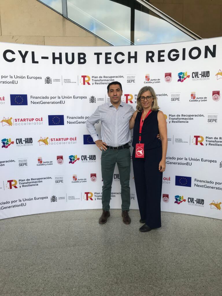 Mohamed el Madami y Sonia Vilanova, socios de Inviertis y representantes en el evento Startup Olé.