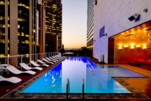 Por qué invertir en hoteles